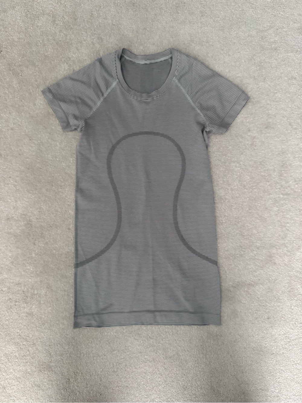 Lululemon swiftly tech short sleeve shirt hip length size 2.